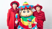 Yuzu with Shin Chan dressed in Mexican style in a promotional picture for the 23rd movie