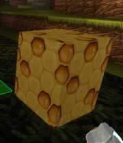 Creativerse queen bee R14