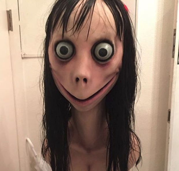 Maschera horror in lattice Creepypasta Momo