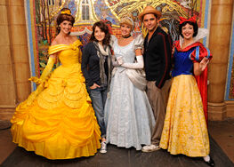 Tinafeyjohnstamosdisneywtf032309.jpg