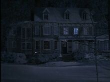 House-snowy-night