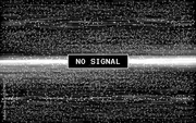 La televisión estaba con estática con el mensaje de "Sin Señal" cuando el padre fue a buscar a sus hijas, para después encontrarla apagada.