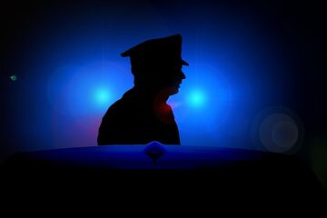 Blue-light-1675686 640