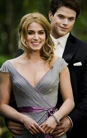 Rosalie-and-Emmett-rosalie-cullen-29167660-331-533