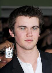 Cameron Bright profile