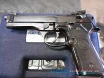 Beretta 92SB.