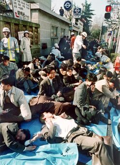 Subway-passengers-collapse-tokyo-inhaling-sarin