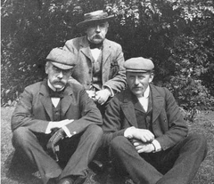 Robinson (centre) in 1901, shortly before his death.