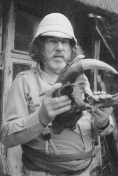 Le Noël as monster hunter Jean-Raymond Van Welmans in Dragons et Chimeres.