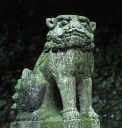 Komainu symbolic of the Buddhist/Hindu Syllable Om (ॐ) 