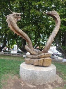 Statue represents Cai Cai Vilu (Left) and Tren Tren Vilu (Right)