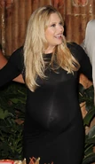 Emily+Procter+CBS+CSI+Miami+200th+Episode+GbTa72rVFNsx.jpg (113 KB) Pregnant Procter celebrating CSI Miami's 200th episode.