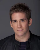 Eric Szmanda (as Greg Sanders)