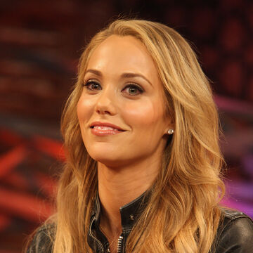 Elizabeth Berkley Csi Fandom Her most notable roles were jessie spano in the television series saved by the bell, and nomi malone in the 1995 paul verhoeven film showgirls. elizabeth berkley csi fandom