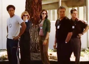 Los CSIs viendo cómo arrestan al asesino de Holly