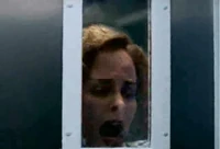 Holly gritando por ayuda