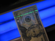 US $20 under blacklight