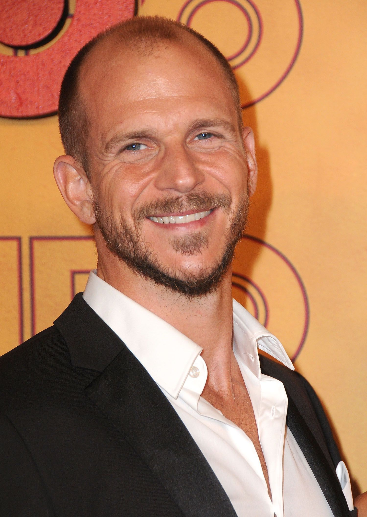 Gustaf Skarsgård - Wikipedia