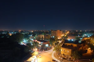 Cof Bin Dub Ho, Bix Nood's capital and economic hub.