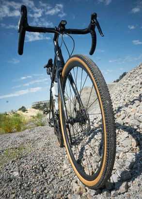 Cannondale Topstone (Image by streetsh on unsplash)