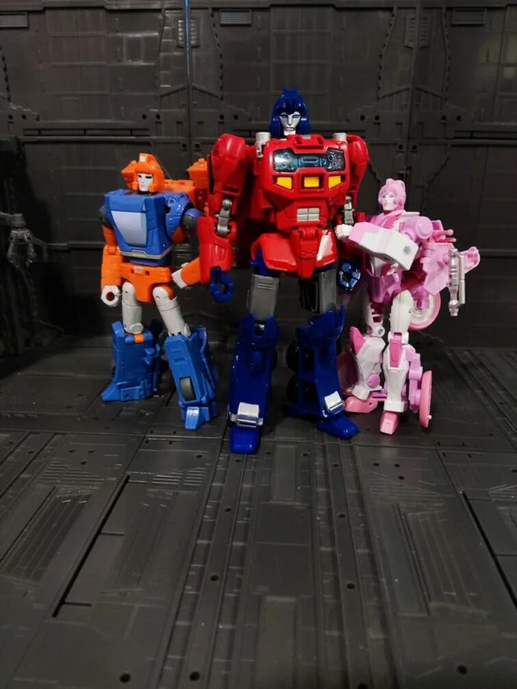 Transformers: Legacy Evolution - War Dawn in hand images | Fandom