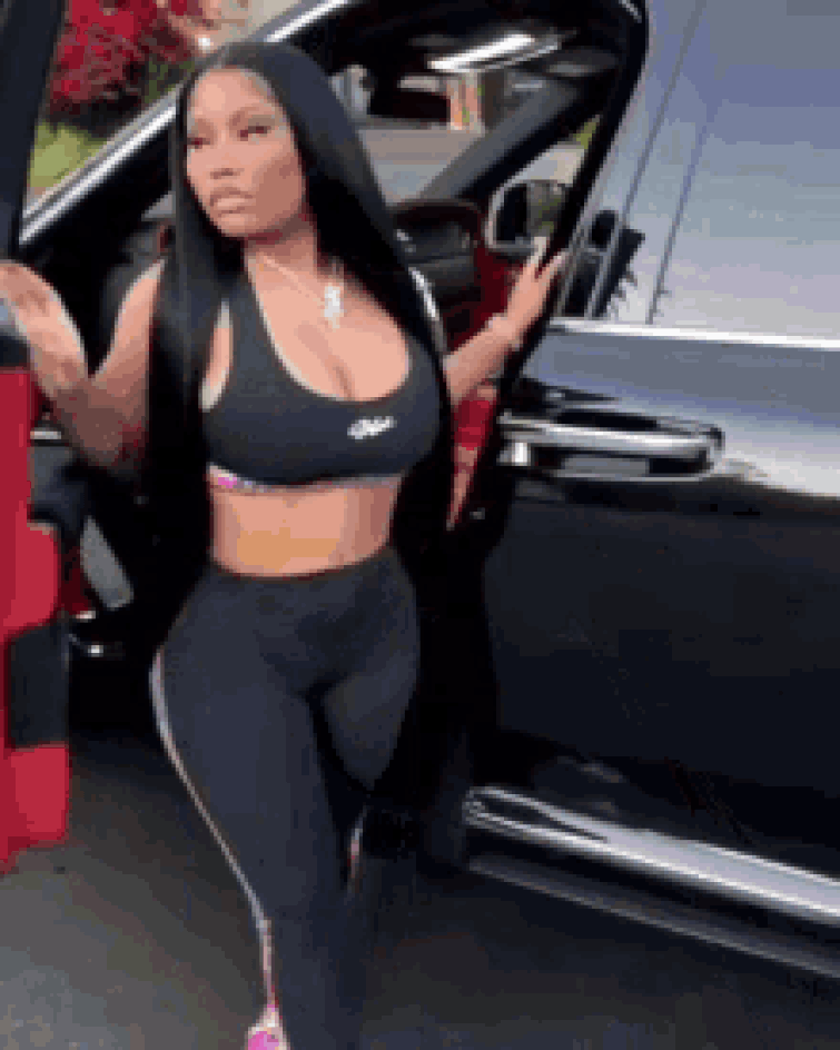 Nicki Minaj: Pink Sports Bra and Leggings