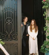 BTS of Daisy and Billy reuniting at her house in 1997.