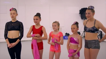 UK 208 Girls.jpg (190 KB)