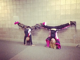 311 Nia and Paige.jpg (92 KB)