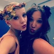 217 Gianna and Paige.jpg (87 KB)