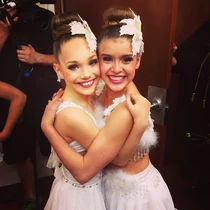 413 Maddie and Kalani.jpg (82 KB)