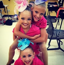 210 Paige Maddie Chloe.jpg (144 KB)