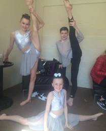 208 New Group.jpg (93 KB)