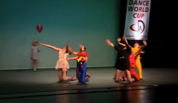 Dance Mums group 9.png (445 KB)