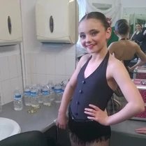 207 Leah Rose2.jpg (92 KB)