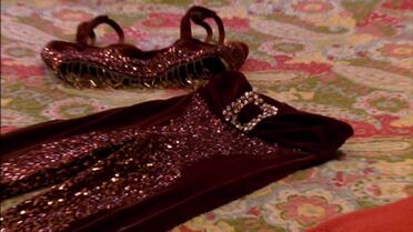 Paige solo-Kelly House-Tour-S02Extra.jpg (67 KB) Paige solo costume from S2 Extra