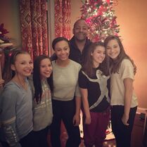 712 Girls with Zieglers.jpg (146 KB)