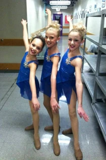 207 Trio.jpg (54 KB)