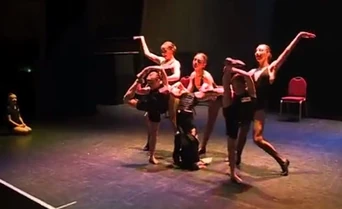 Cabaret.jpg (153 KB)