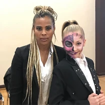 719 Brynn and Laurieann.jpg (135 KB)