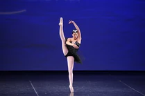 Youth America Grand Prix - Nina Linhart - Black Swan Variation from Swan Lake (7).jpg (177 KB)