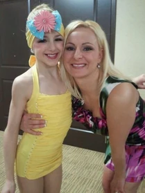 101 Chloe and Christi.jpg (47 KB)