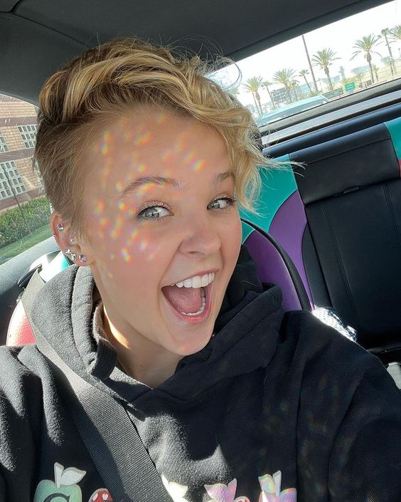 How old is JoJo Siwa and what is she famous for?