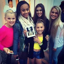 JoJo Nia Kalani Mackenzie mimi.wood - KimK signing - 7May2015