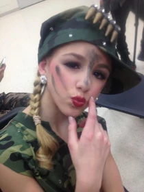 311 Chloe dressing room.jpg (75 KB)