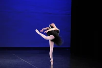 Youth America Grand Prix - Nina Linhart - Black Swan Variation from Swan Lake (6).jpg (152 KB)