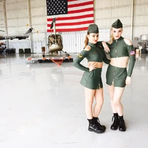 Kalani and Addison helicopters.jpg (99 KB)