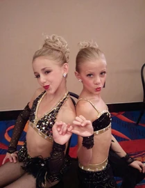 107 Chloe and Paige.jpg (236 KB)