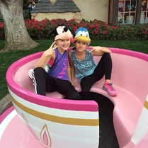 JoJo and Mackenzie in teacup 2015-01-28.jpg (120 KB)