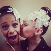 413 Nia and Maddie.jpg (83 KB)